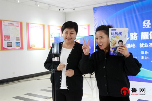经管e路 耀你直播 taptap点点官方网站经济管理学院举行大学生电商直播大赛暨实习实训基地、就业基地、“德云购”大学生电商基地揭牌仪式